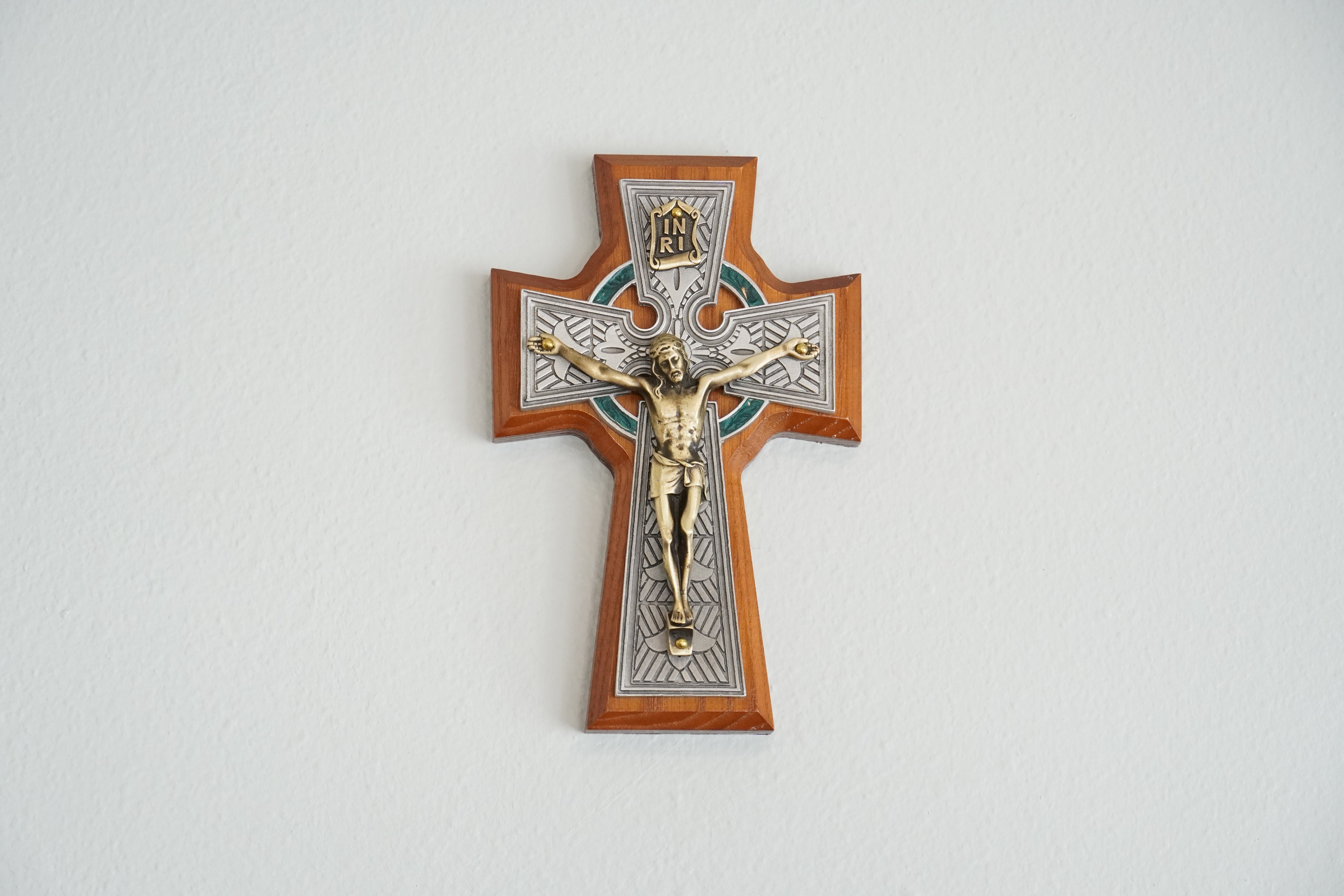 Celtic Wall Crucifix with Green Epoxy 5 1/2'' – Runewood Rosary Co.